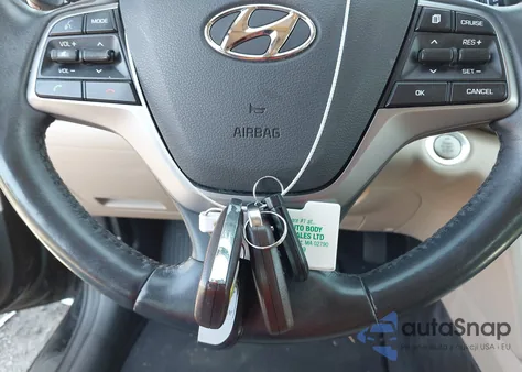 2018 Hyundai Elantra Value Edition z USA, uszkodzony, nr VIN 5NPD84LF2JH391223